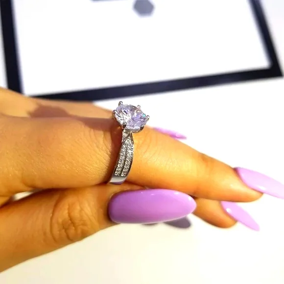 Luxury Designer White Round Center Diamond Ring - Picture 5 of 7